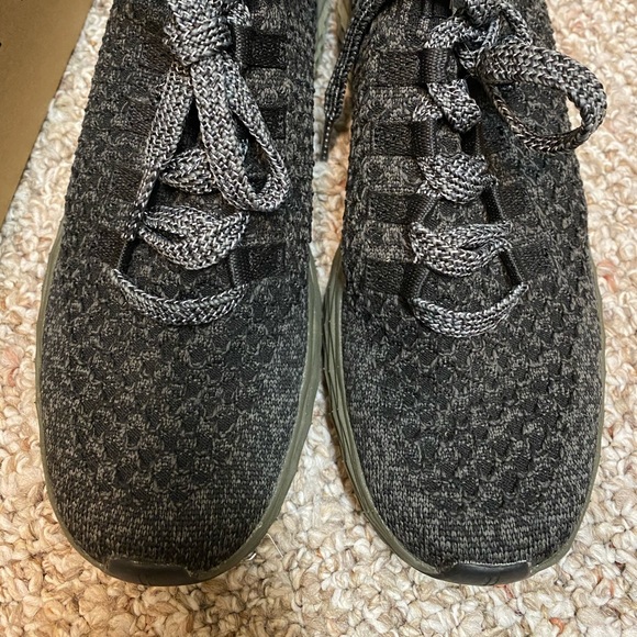 Shoes - Picture 3 of 4